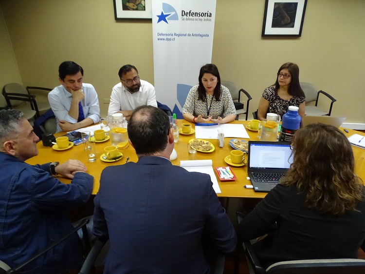 Los directivos regionales de la Defensor&iacute;a y el defensor jefe de Antofagasta en reuni&oacute;n con la Misi&oacute;n de la ONU.