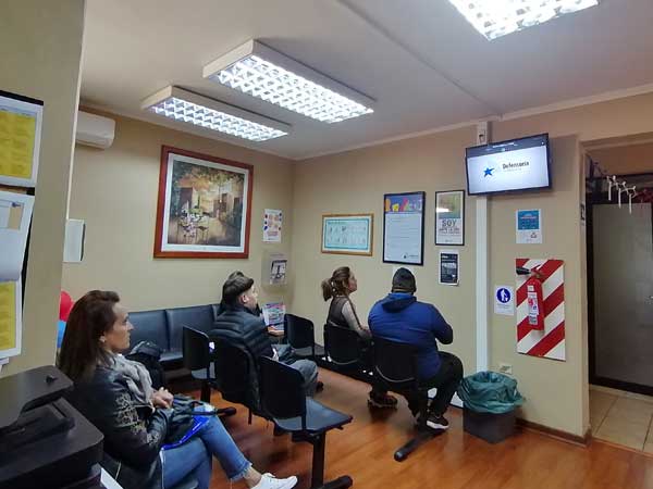 Las c&aacute;psulas informativas de la Defensor&iacute;a se emiten a trav&eacute;s de monitores de televisi&oacute;n.
