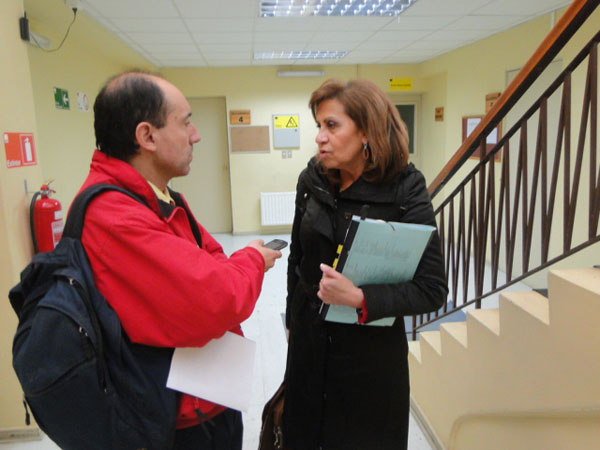 A la derecha, Gustava Aguilar, Defensora Local Jefe de Punta Arenas.