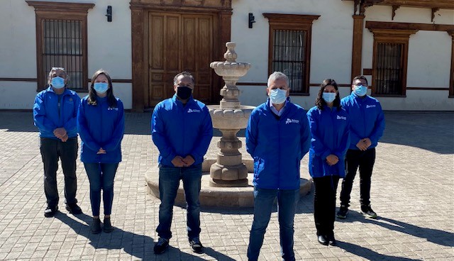 El Defensor Regional con parte de su equipo en la estaci&oacute;n de trenes de Copiap&oacute;, donde cerr&oacute; su balance anual 2020. 