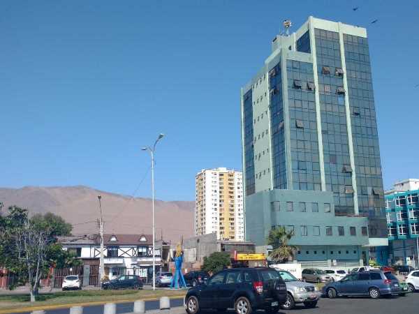 El edificio en que se ubican las oficinas de la Defensor&iacute;a Regional de Tarapac&aacute;, en Iquique. 