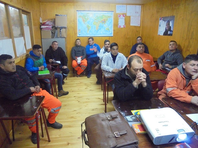 En la charla participaron internos que han mostrado buena conducta. 
