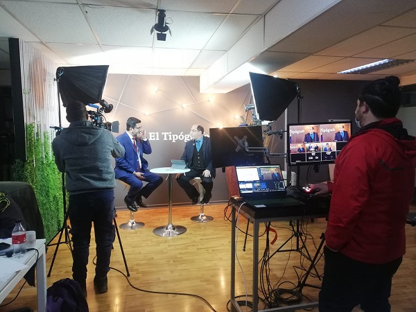 Claudio Aspe durante la entrevista por streaming con el diario "El Tip&oacute;grafo".