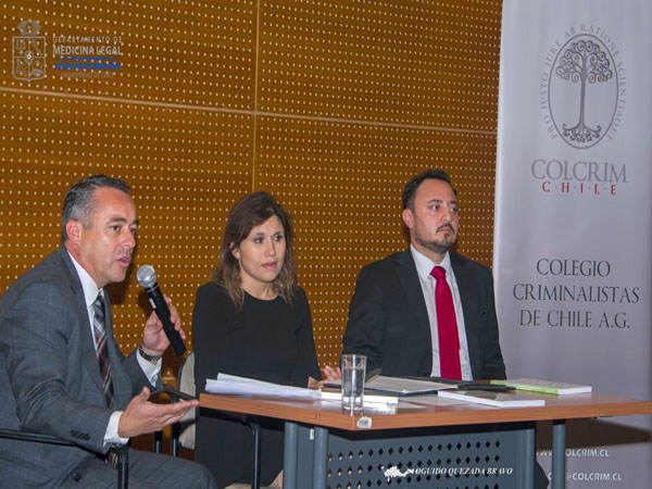 El abogado Mario Palma, la directora acad&eacute;mica del Colcrim, Natalia Letelier, y el presidente de la Asociaci&oacute;n de Fiscales, Mario Carrera.