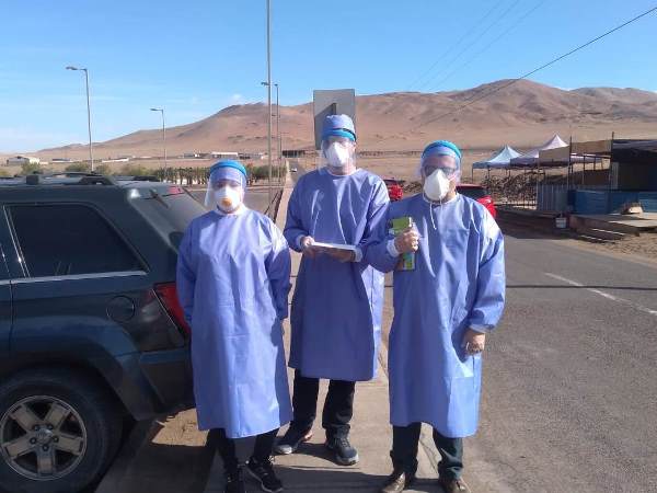 Los defensores penales p&uacute;blicos, a punto de ingresar al penal de Alto Hospicio.