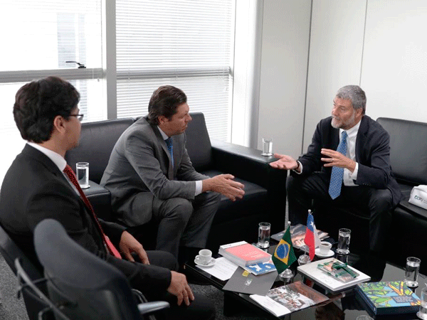 El Defensor Nacional convers&Atilde;&sup3; con el Defensor General Federal, Gabriel Far&Atilde;&shy;a Oliveira, y con el subdefensor, Jair Soares Junior.