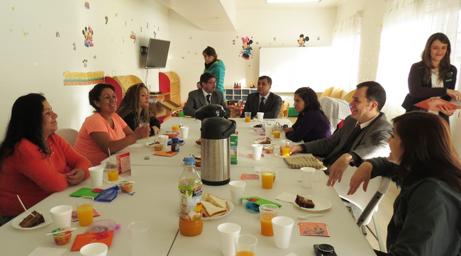  Con desayuno y regalos, la Defensor&iacute;a de O'Higgins sorprendi&oacute; a las mamitas del m&oacute;dulo de lactantes de la c&aacute;rcel de Rancagua.
