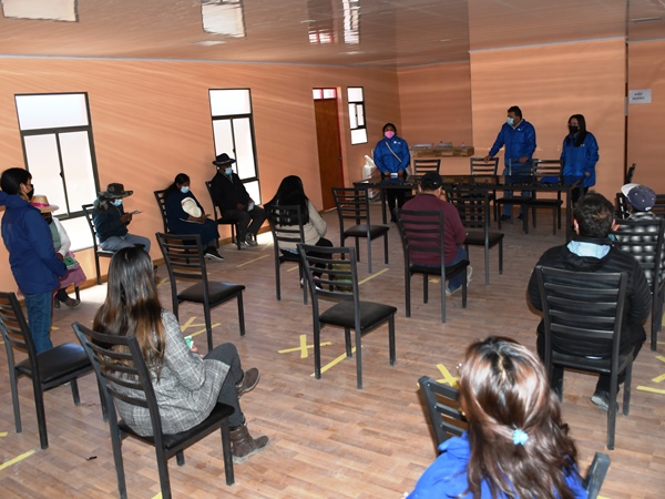 La reuni&oacute;n con los vecinos de la comuna de Colchane.