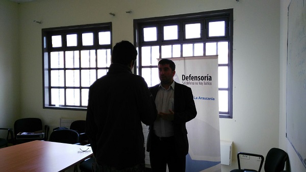 El defensor penal juvenil Eugenio S&aacute;ez convers&oacute; con j&oacute;venes internos en el CIP de Chol Chol, en La Araucan&iacute;a.
