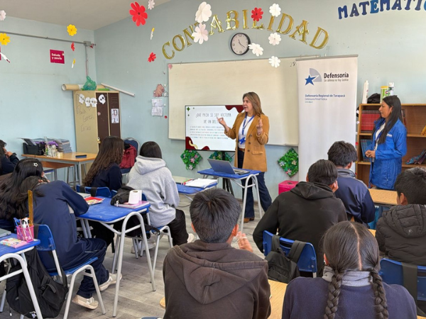 Defensoría de Tarapacá organizó charla de orientación jurídica para alumnos del Liceo de Colchane