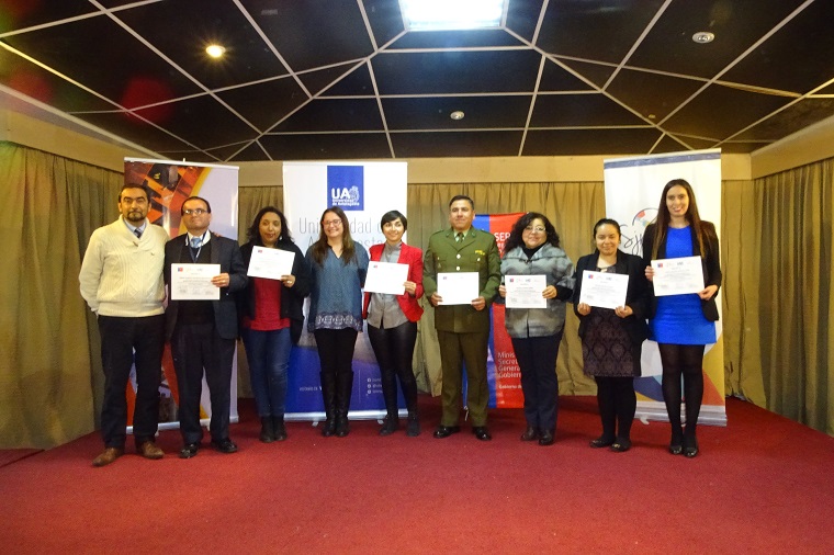 Las defensoras p&uacute;blicas Nolvia Collao y Camila Leonicio junto a funcionarios de otros servicios tambi&eacute;n acreditados. 