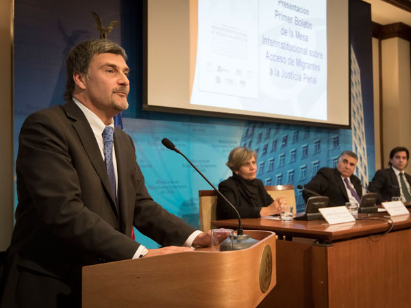 En el lanzamiento del bolet&iacute;n, el Defensor Nacional valor&oacute; el di&aacute;logo interinstitucional para el respeto de los derechos de los migrantes.