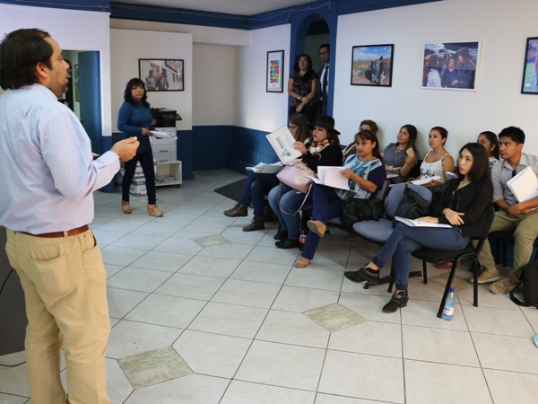 El defensor local jefe de la Defensor&iacute;a Aymara e Ind&iacute;gena de Arica, Rodrigo Torres, junto a los peritos de la regi&oacute;n de Arica y Parinacota.