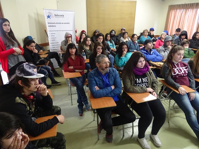 Alumnos y profesores conocieron los alcances de la Ley de Responsabilidad Penal Adolescente (LRPA).
