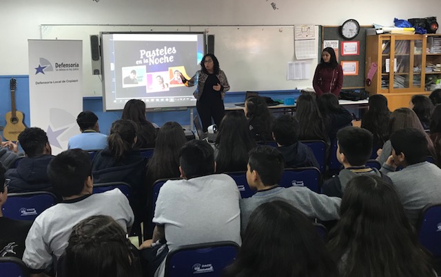 La defensora p&uacute;blica July Espejo y la trabajadora social Yesenia Cort&eacute;s dieron a conocer la Ley de Responsabilidad Penal Adolescente.