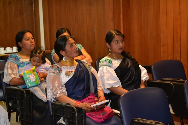 La difusi&oacute;n sobre defensa de migrantes convoc&oacute; a mujeres -en su mayor&iacute;a ecuatorianas- que trabajan principalmente en el comercio callejero de Temuco.