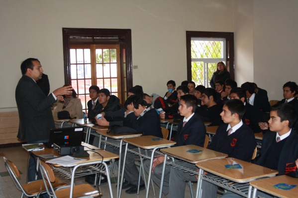 El defensor penal juvenil &Aacute;ngel Guerrero expuso sobre la Ley N&deg; 20.084 ante 40 alumnos del Colegio Salesiano de Copiap&oacute;. 