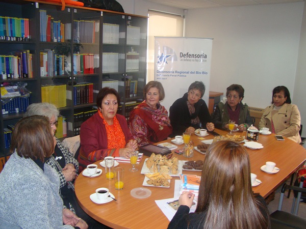 Migrantes de cinco pa&iacute;ses participaron en el encuentro, organizado para difundir la defensa especializada de extranjeros.