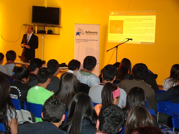 Gran inter&eacute;s por la charla mostraron los j&oacute;venes de tercero y cuarto medio del liceo de Coihueco. 
