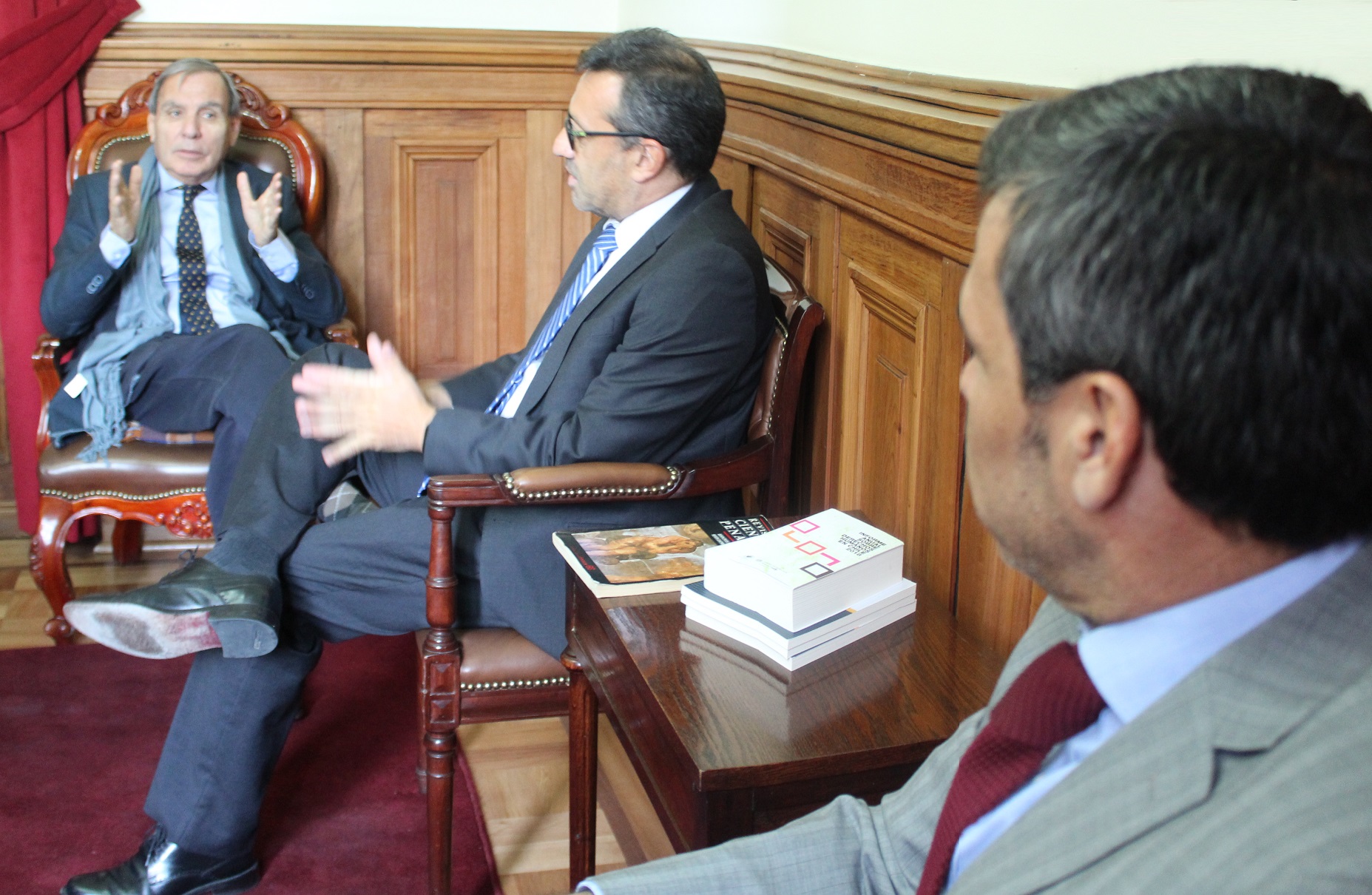 Eluevo presidente de la Corte de Apelaciones de Santiago, Javier Moya, acogi&oacute; la propuesta de coordinar mejor la apertura de salas en el CJS.