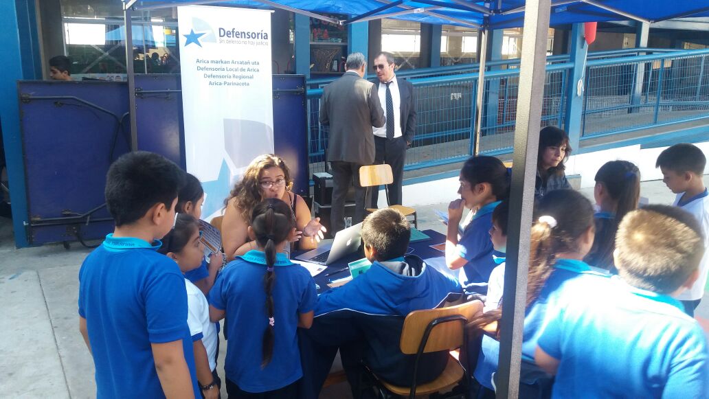 La defensora p&uacute;blica Paola Navarrete explic&oacute; a los alumnos del Colegio Miramar la labor de la Defensor&iacute;a Penal P&uacute;blica.
