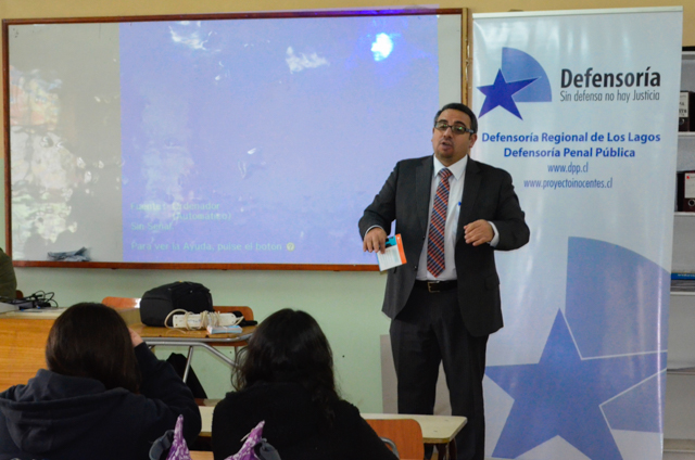 Uno de los expositores fue el defensor p&uacute;blico juvenil de Osorno, Rigoberto Mar&iacute;n. 