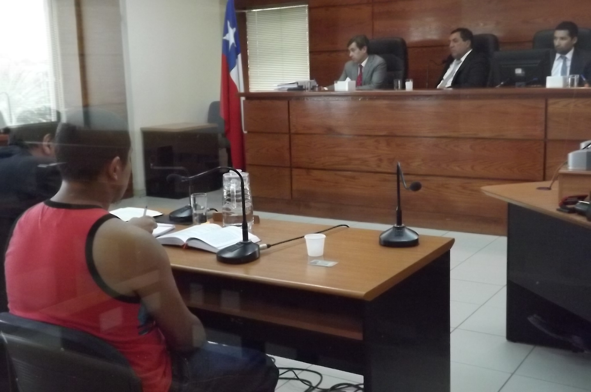 El Tribunal Oral en lo Penal de Calama absolvio al acusado de violacion impropia y abuso sexual.