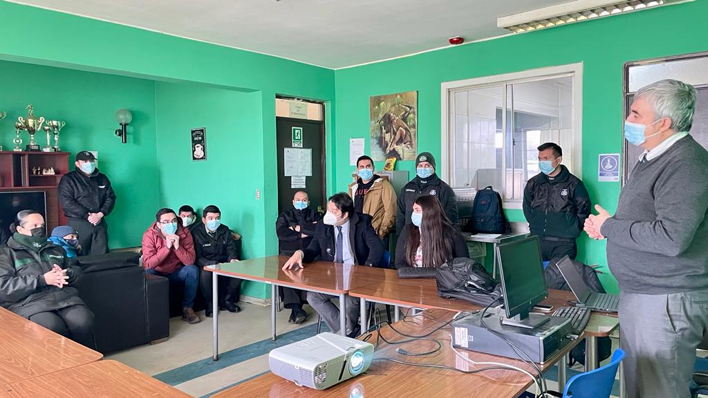 (Foto colaboraci&oacute;n de Karin Schmidt) La actividad se coordin&oacute; con la Unidad Regional de Derechos Humanos de Gendarmer&iacute;a de Los R&iacute;os.