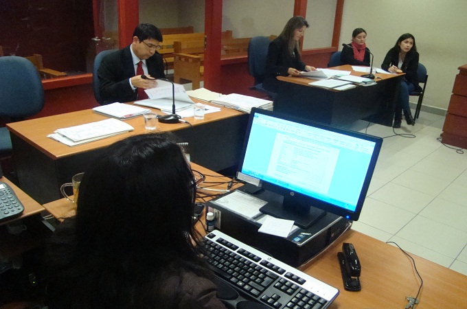 La defensora, el fiscal y una dupla psicosocial forman parte de los intervinientes en este tribunal.