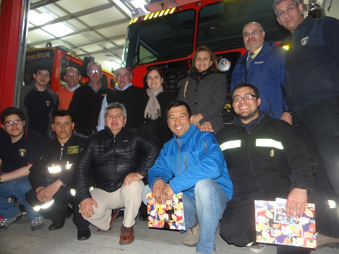 Los bomberos recibieron dipticos informativos de la Defensor&iacute;a y del "Proyecto Inocentes". 