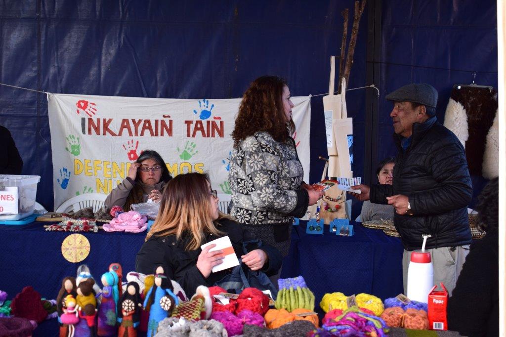Con la entrega de folleter&iacute;a y un di&aacute;logo con los asistentes a la feria se difundieron las particularidades de la defensa penal ind&iacute;gena.