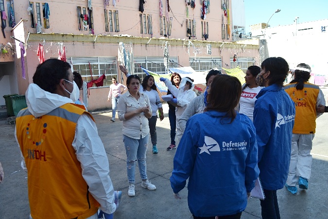 Equipos de la Defensor&iacute;a Regional y el INDH de Coquimbo durante la visita a los m&oacute;dulos de mujeres privadas de libertad.