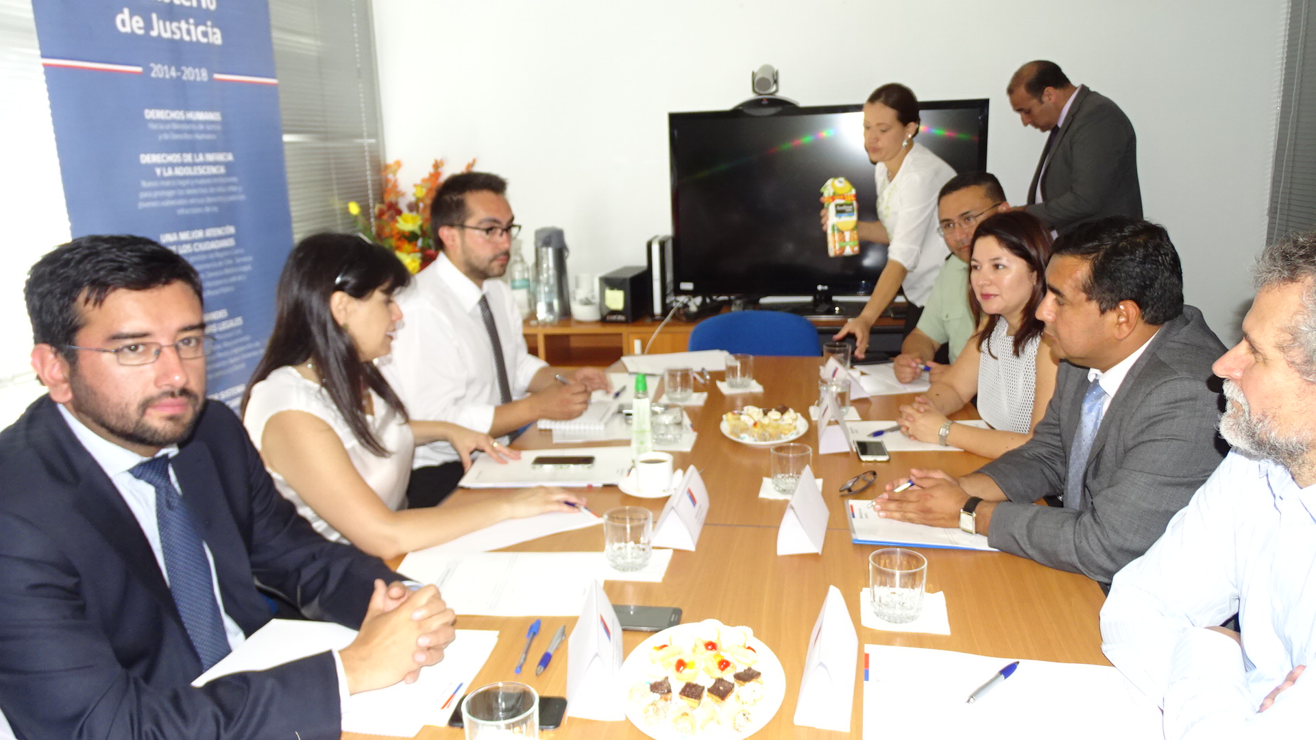 El Gabinete Regional de Justicia de Antofagasta junto a la mInistra Javiera Blanco.