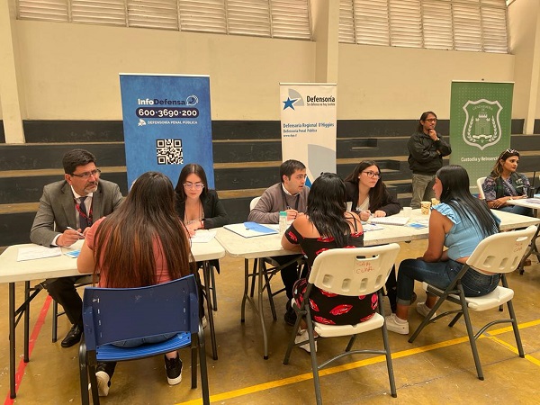 En total, 45 internas se acercaron al punto de atenci&oacute;n de la Defensor&iacute;a de O'Higgins para aclarar sus dudas.