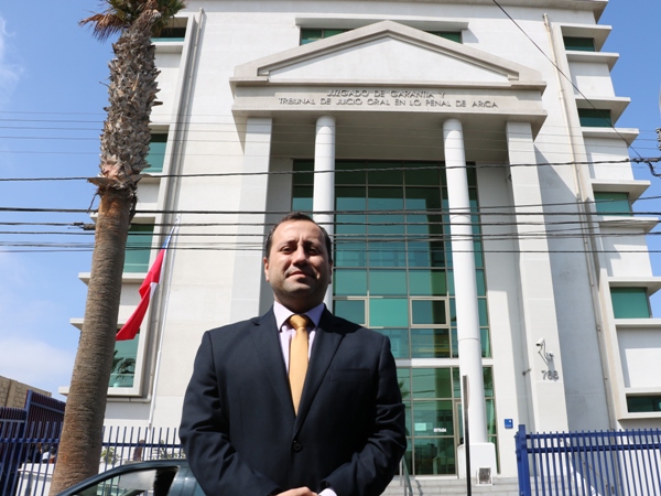 El defensor p&uacute;blico Richard Salazar logr&oacute; absolver a hombre detenido cuando viajaba a Arica junto a otras personas que, seg&uacute;n su defensa, no conoc&iacute;a.