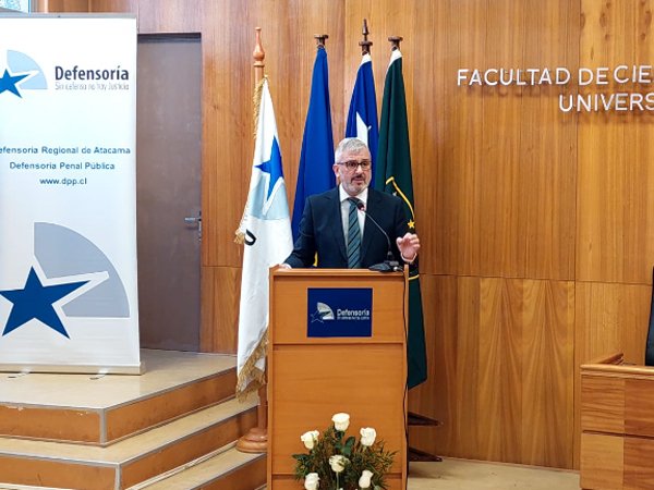 El Defensor Regional, Ra&uacute;l Palma Olivares, durante la ceremonia. 