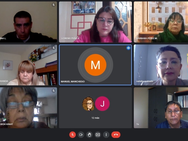 Un momento de la videoconferencia de la defensora p&uacute;blica con profesores del Liceo "Escasce" de Iquique.