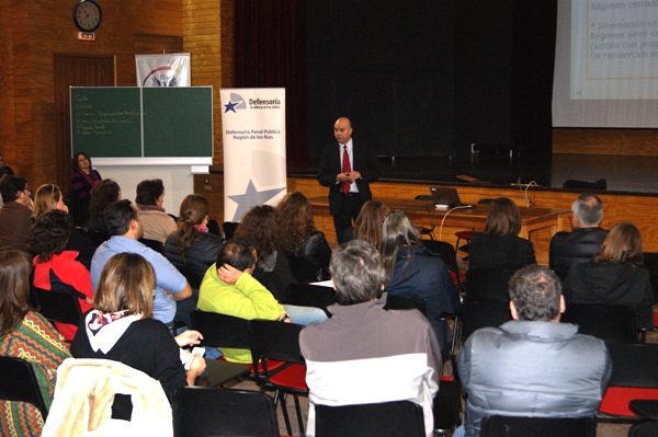 La actividad se realzi&oacute; en el auditorio del instituto y participaron madres, padres, apoderados, orientadores y docentes.