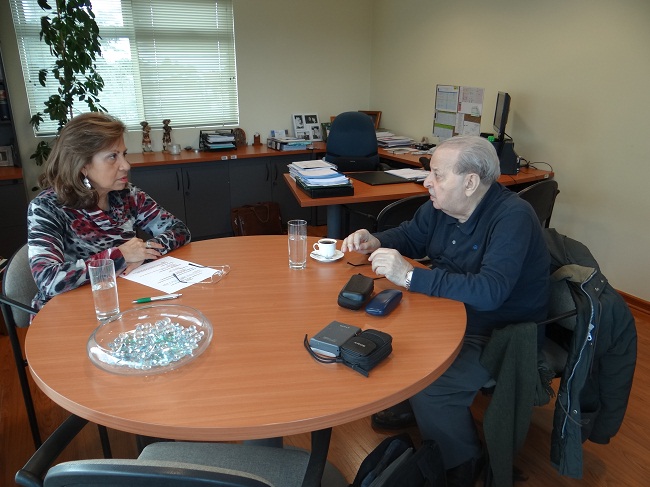 El destacado periodista magall&aacute;nico Francisco Eterovic, durante la entrevista a la defensora regional Gustava Aguilar