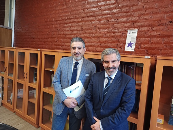 Patricio Jim&eacute;nez Contreras  (a la izquierda) y Fernando Alliende Crichton, jefe Unidad de Estudios.