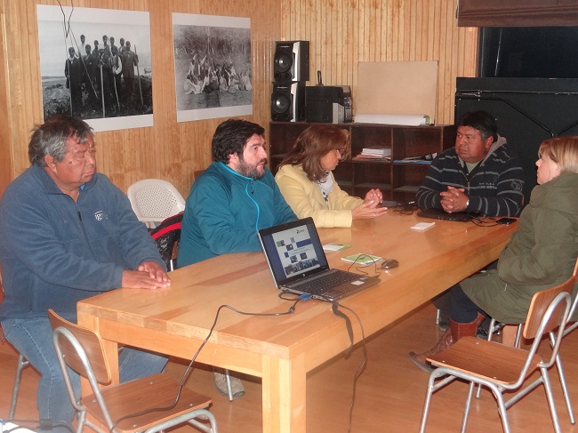 Los miembros de la comunidad yag&aacute;n se mostraron muy interesados en la labor de la Defensor&iacute;a Penal P&uacute;blica.