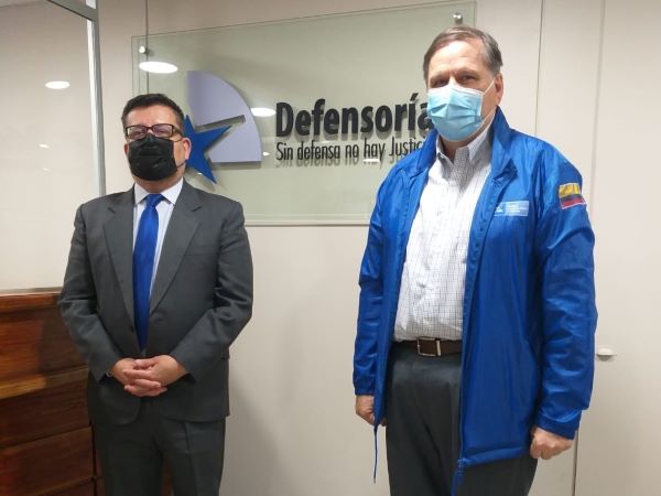 El Defensor Regional de Tarapac&aacute; y el c&oacute;nsul de Colombia para la macro zona norte de Chile.