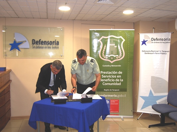 La firma del convenio se cumpli&oacute; en las oficinas de la Defensor&iacute;a Regional de Tarapac&aacute;. 
