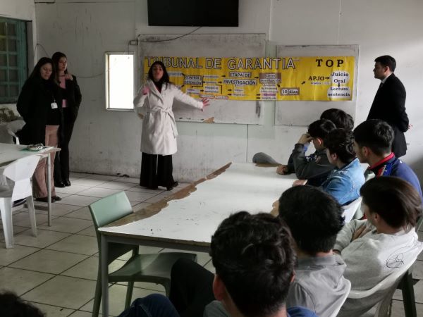 Los adolescentes compartieron con profesionales y postulantes de la DRMS, adem&aacute;s de exponer sus aprensiones con el sistema penal.