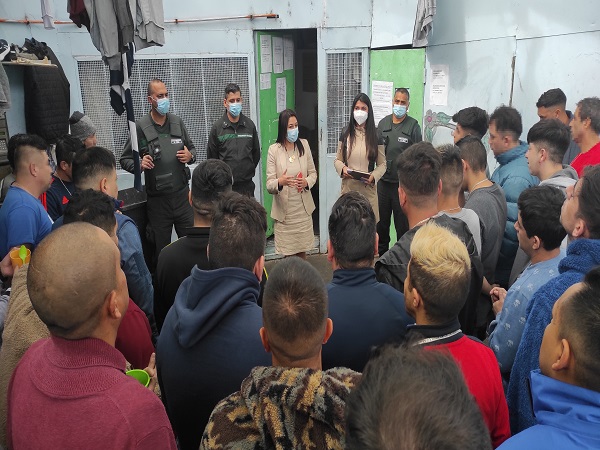 Mucho inter&eacute;s gener&oacute; entre los imputados de la c&aacute;rcel de Talagante la posibilidad de conversar con los defensores locales.