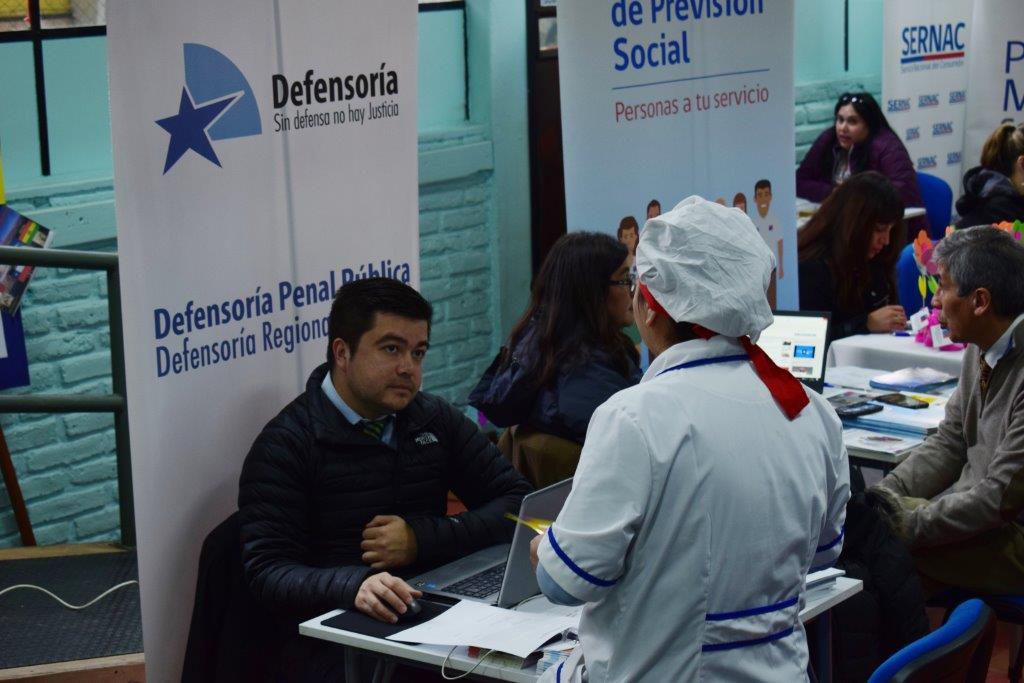 Mauricio Martinez, defensor local de Coyhaique, enteg&oacute; atenci&oacute;n a quienes se lo solicitaron. 