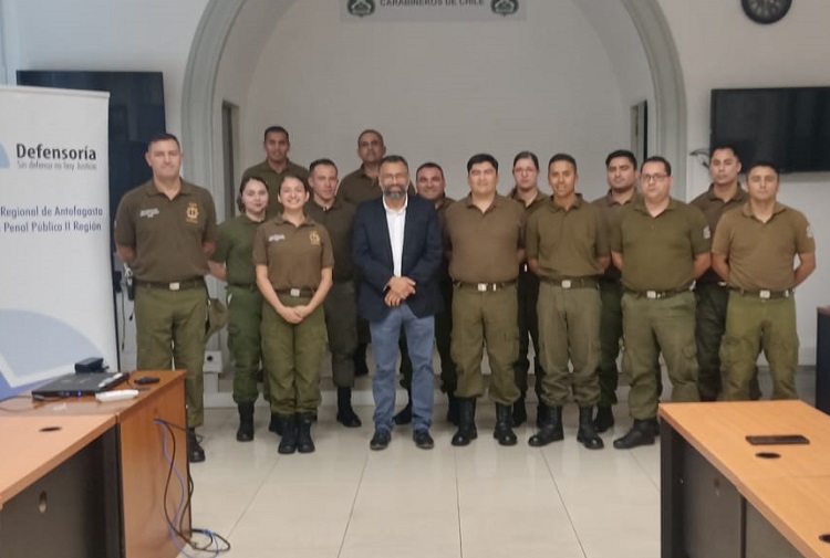 La ultima capacitaci&oacute;n del a&ntilde;o a personal de Carabineros cumpli&oacute; el Defensor Regional de Antofagasta.