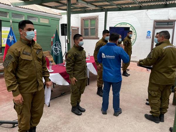 El Defensor Regional de Tarapac&aacute; entreg&oacute; los diplomas a los efectivos policiales.