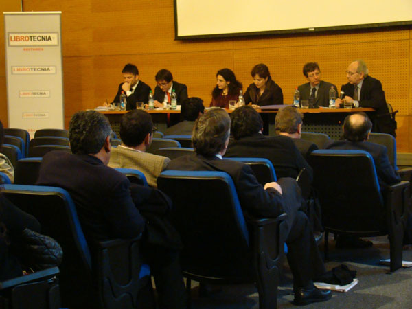 El seminario &ldquo;Proceso penal. Una mirada desde la Constituci&oacute;n&rdquo; se realiz&oacute; en el auditorio de la Defensor&iacute;a en el Centro de Justicia de Santiago.