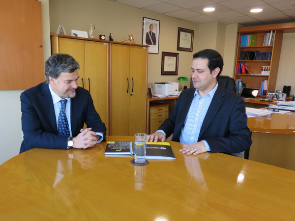 El Defensor Nacional y el decano de derecho de la UAH durante la reuni&oacute;n.